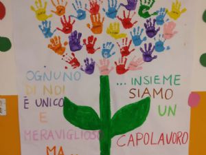 Progettazione Infanziacolori e baci !!!si comincia con una SORPRESA  - Scuola dell'Infanzia e Primaria Garegnano